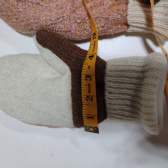 Homemade wool sweater mittens woth blizzard fleece lining - Picture 4 of 4